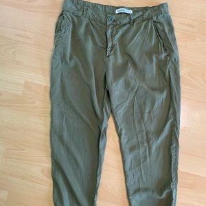 Zara Loose Basic Pants in Olive green